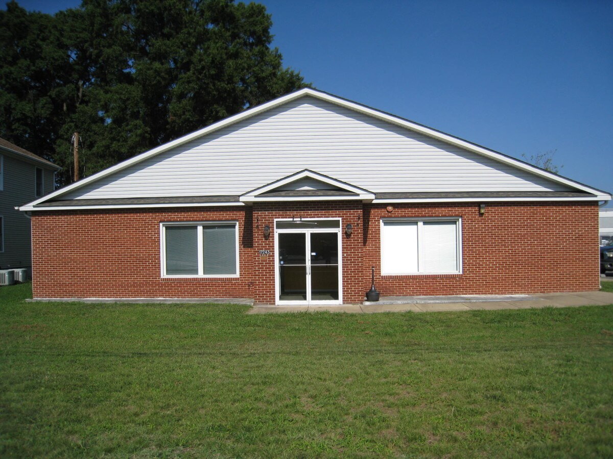 17243 Dahlgren Rd, King VA 22485