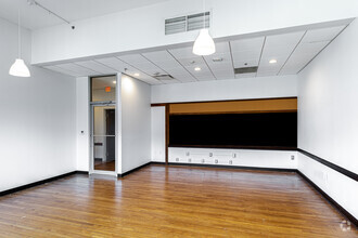 300 E 39th St, Kansas City, MO for lease Interior Photo- Image 2 of 3