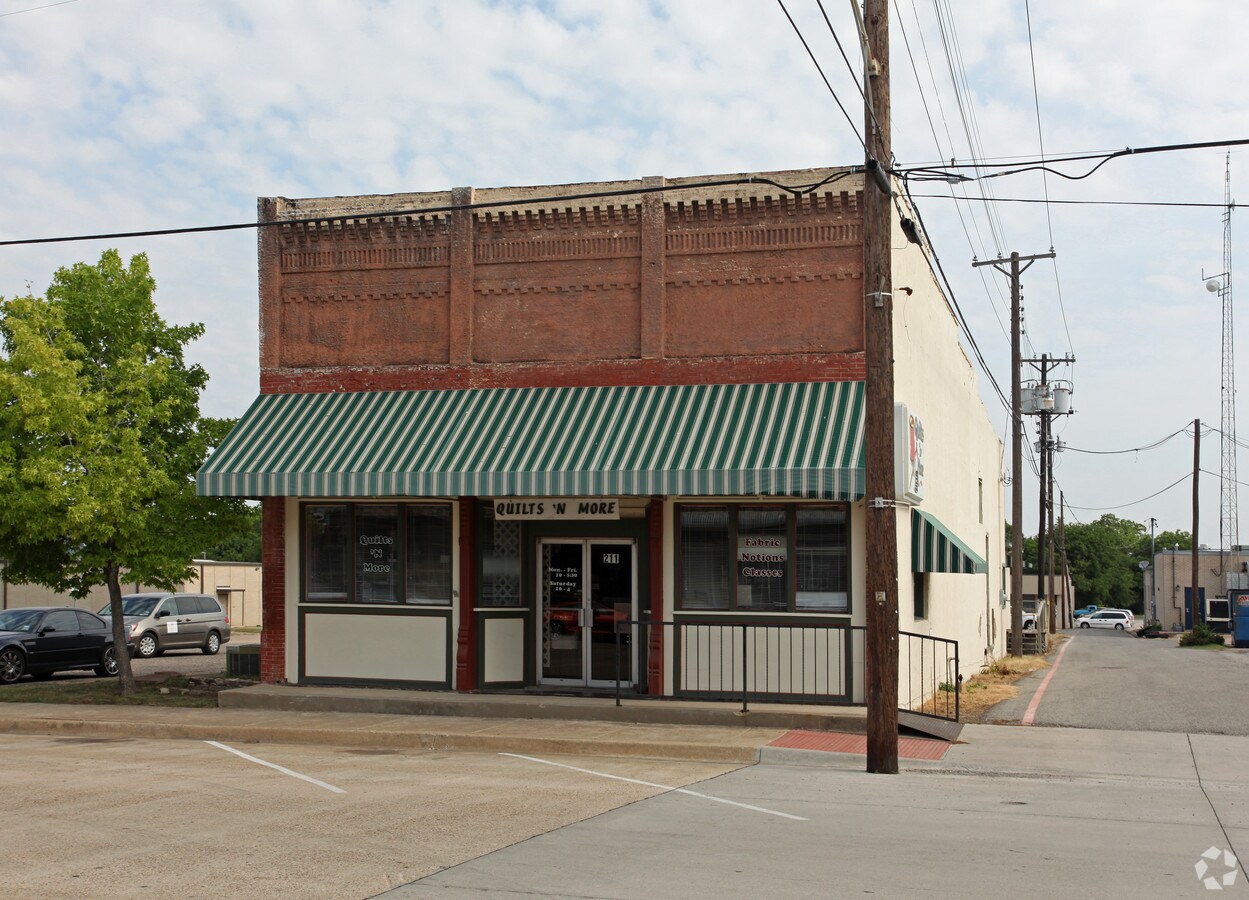 211 W Avenue F, Midlothian, TX 76065