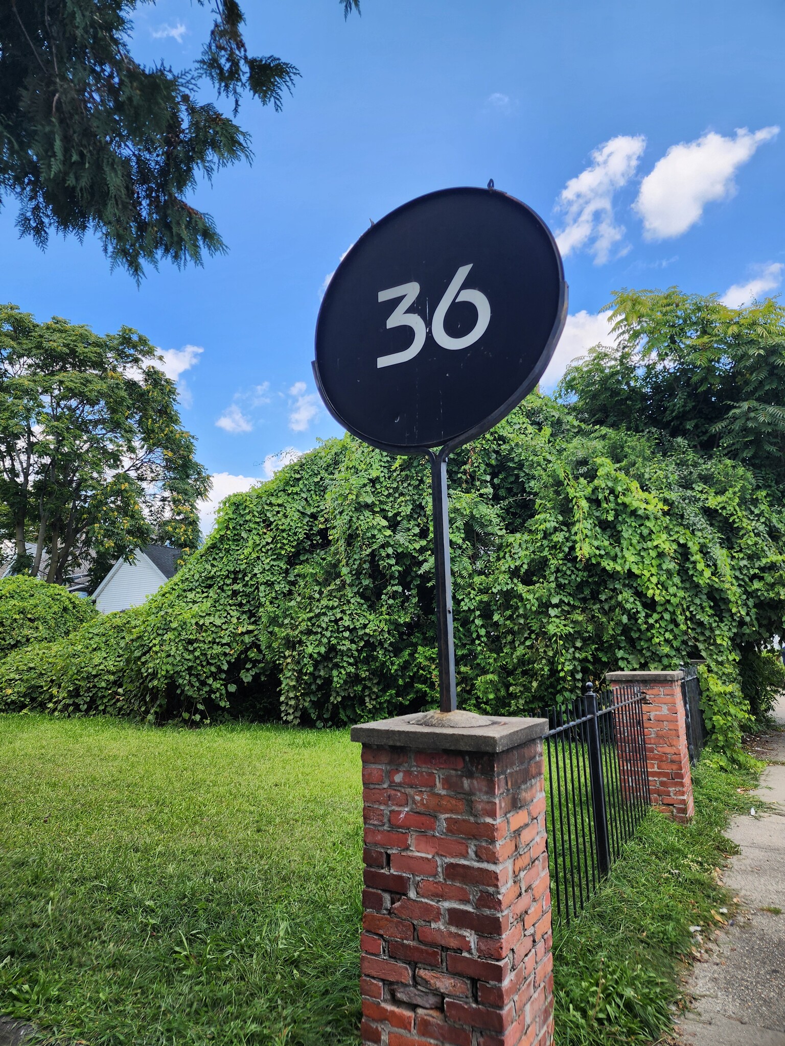 34 Loring St, Springfield, MA for sale Primary Photo- Image 1 of 13