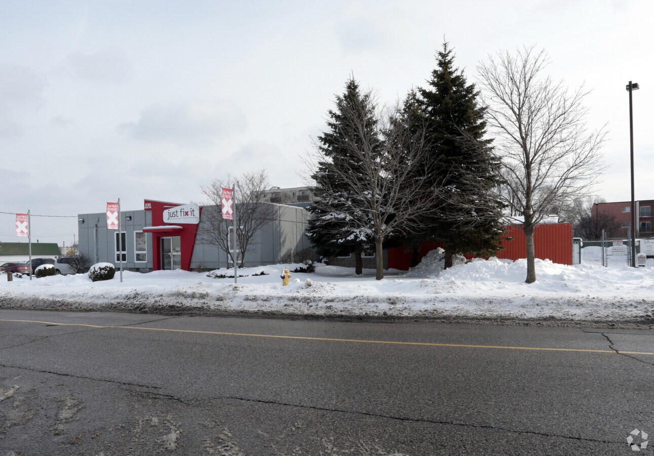 230 Gage Ave, Kitchener, ON N2M 2C8