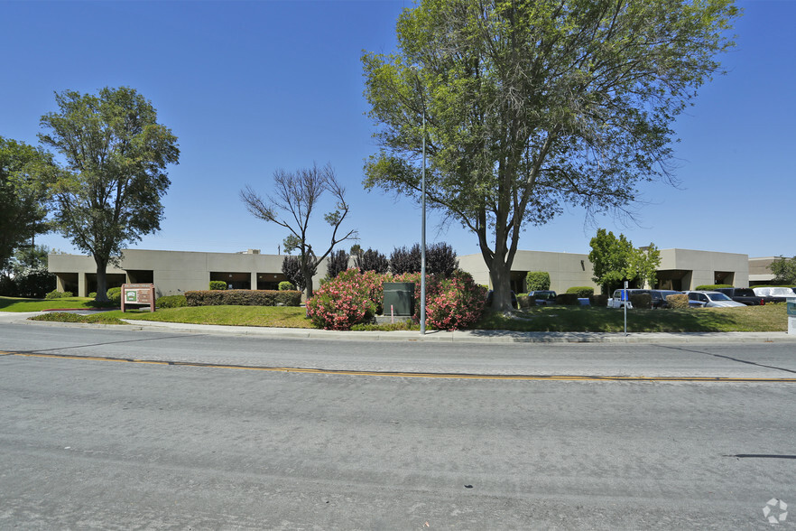 2300 Technology Pky, Hollister, CA for lease - Building Photo - Image 2 of 9