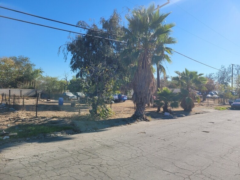 15114 Washington Dr, Fontana, CA for sale - Building Photo - Image 2 of 4