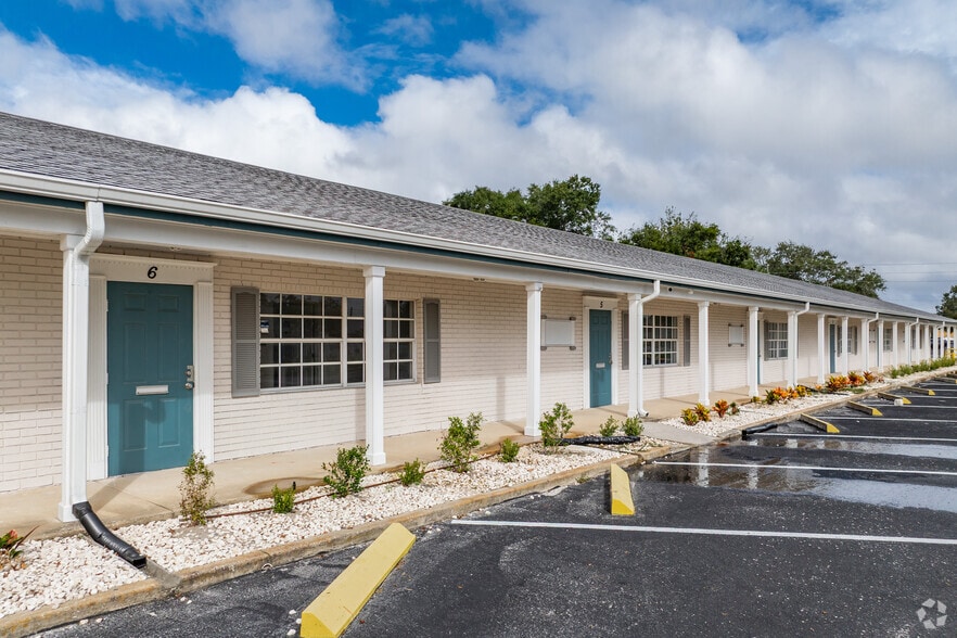 5622 Marine Pky, New Port Richey, FL for lease - Building Photo - Image 1 of 8