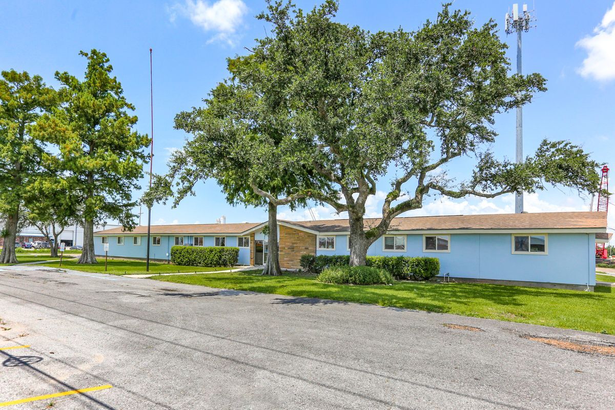 1112 Engineers Rd, Belle Chasse, LA 70037
