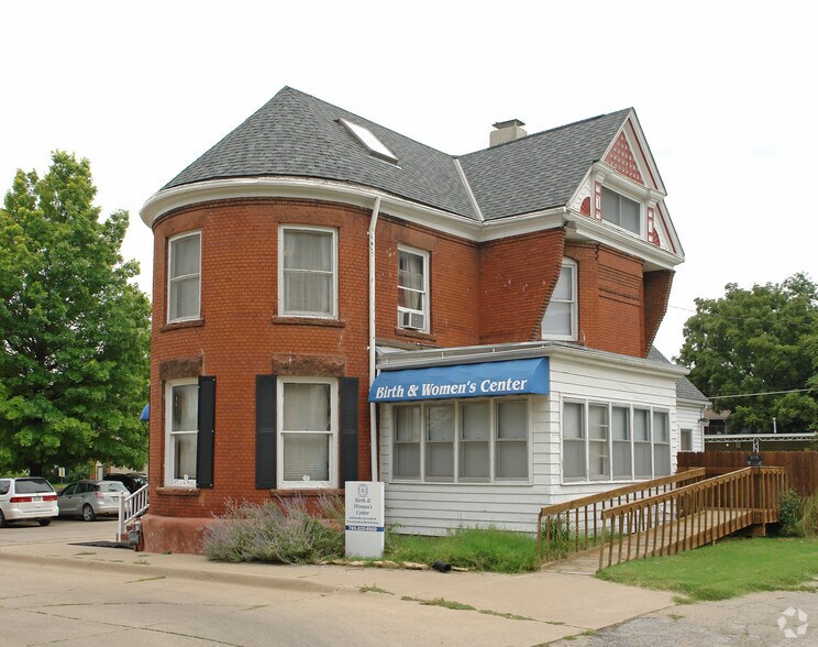 1412 SW 6th Ave, Topeka, KS for sale - Primary Photo - Image 1 of 1