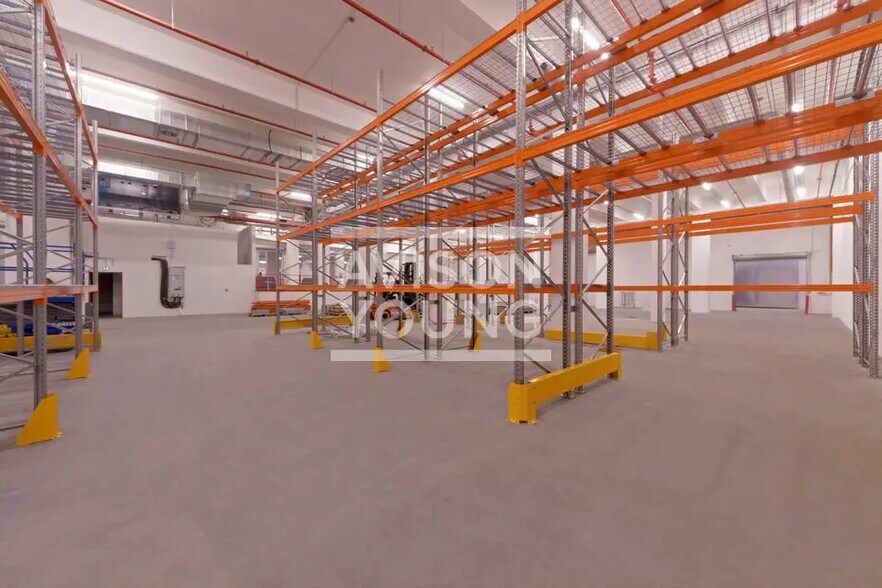 Flex in Paris for lease - Interior Photo - Image 1 of 6