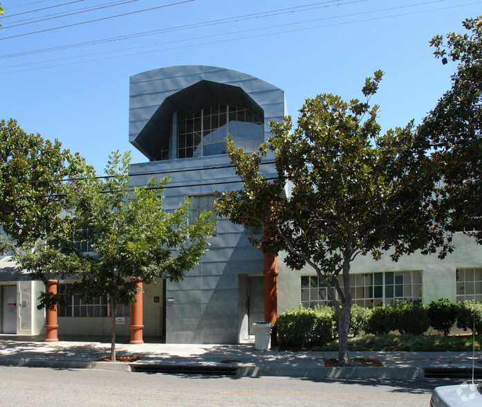 3960 Ince Blvd, Culver City, CA for lease - Building Photo - Image 3 of 6