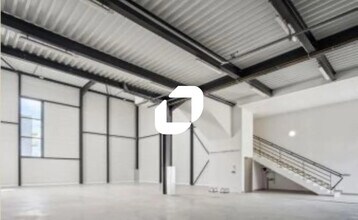 Flex in Chalifert for lease Interior Photo- Image 1 of 6