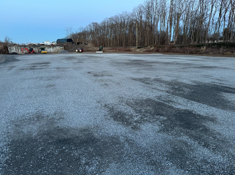 785 Burdeck St, Rotterdam, NY for lease - Building Photo - Image 2 of 9