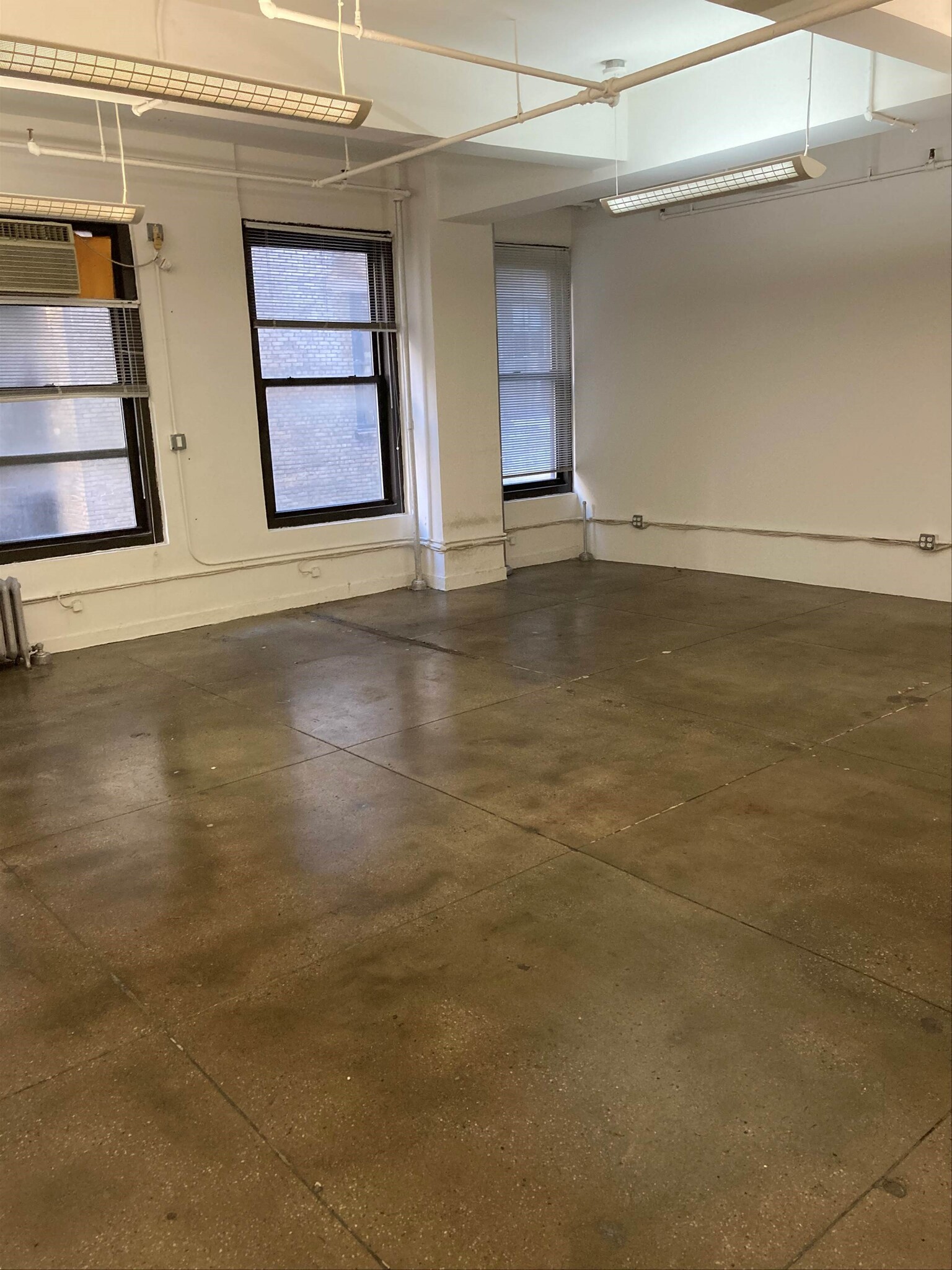 242 W 30th St, New York, NY for lease Interior Photo- Image 1 of 3