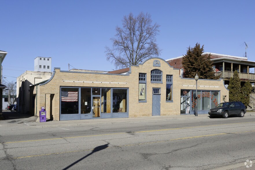 124 N Main St, Three Rivers, MI 49093 Retail for Sale