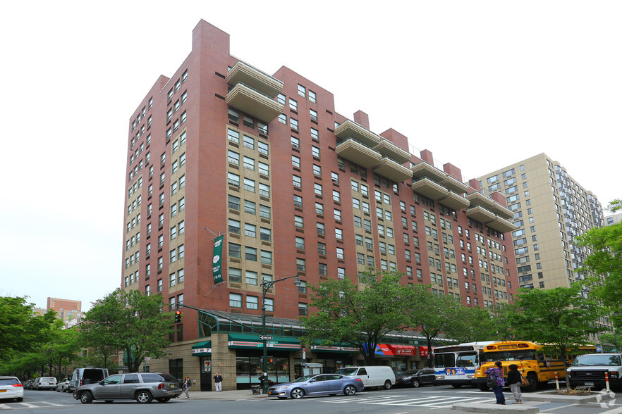 600 Columbus Ave, New York, NY for lease - Building Photo - Image 1 of 5