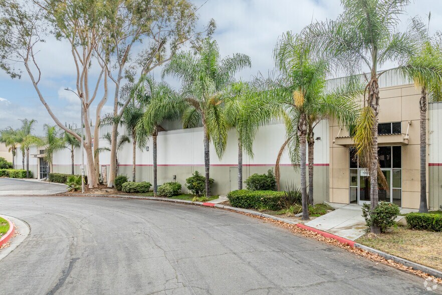 16804-16806 Gridley Pl, Cerritos, CA for sale - Primary Photo - Image 1 of 1