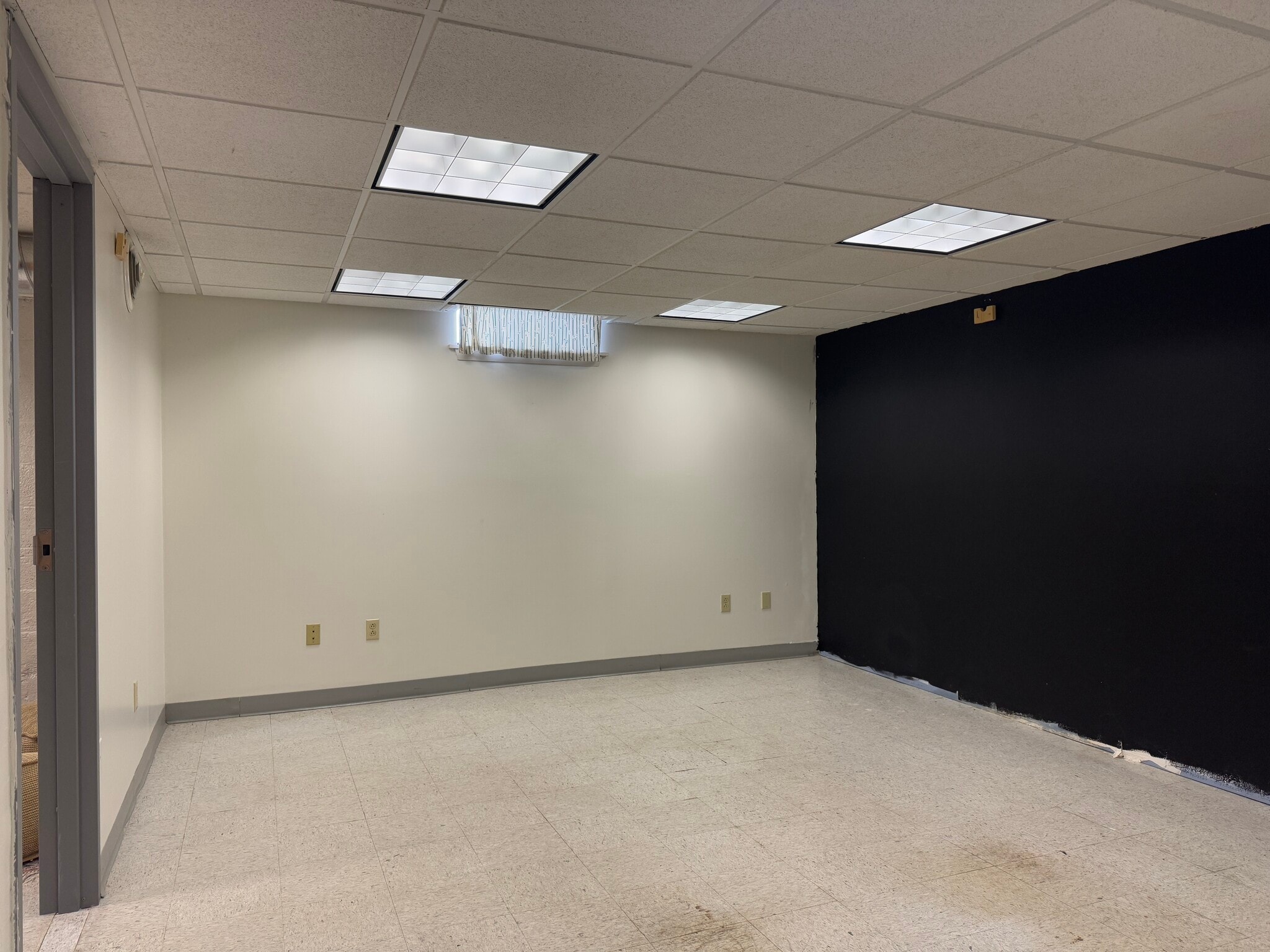 30 Harris St, Putnam, CT for lease Building Photo- Image 1 of 14