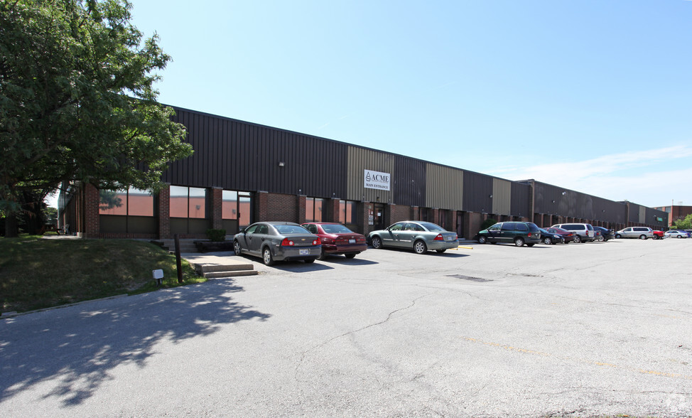 360-382 Magnetic Dr, Toronto, ON for lease - Primary Photo - Image 1 of 5