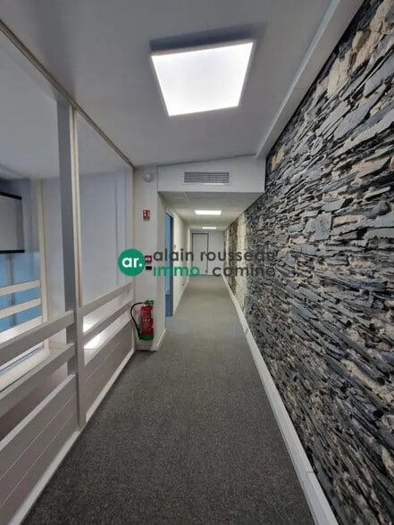 Office in Angers for lease - Interior Photo - Image 3 of 4