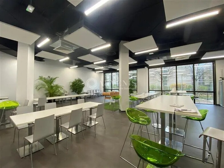 Office in Vélizy-Villacoublay for lease - Building Photo - Image 2 of 8