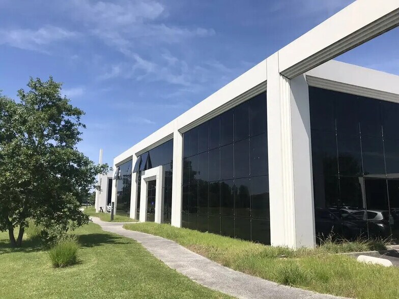 Office in Labège for lease - Building Photo - Image 2 of 14