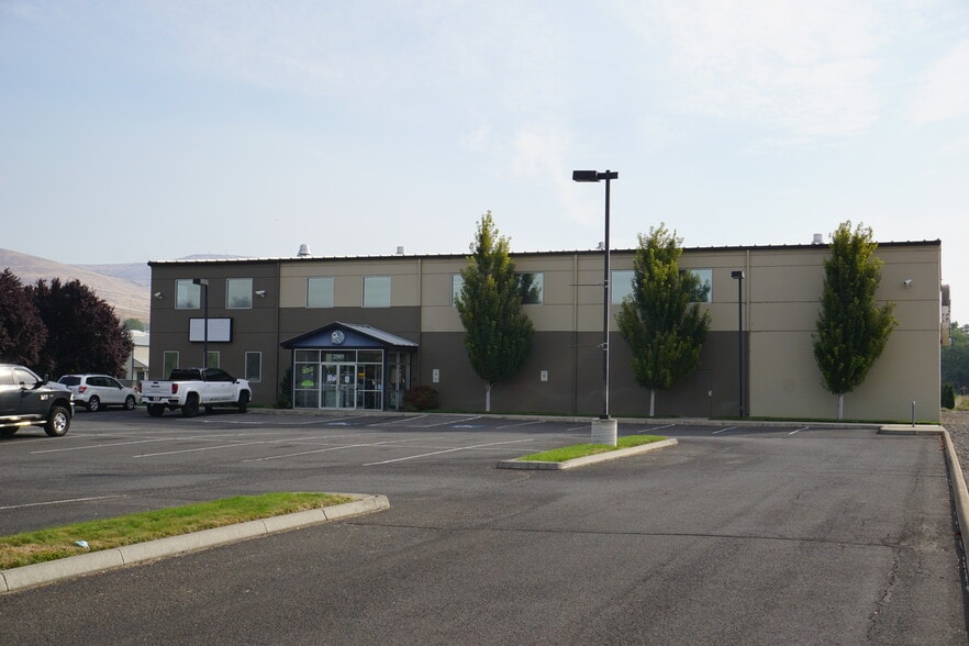 2500 Business Ln, Yakima, WA for lease - Building Photo - Image 1 of 14