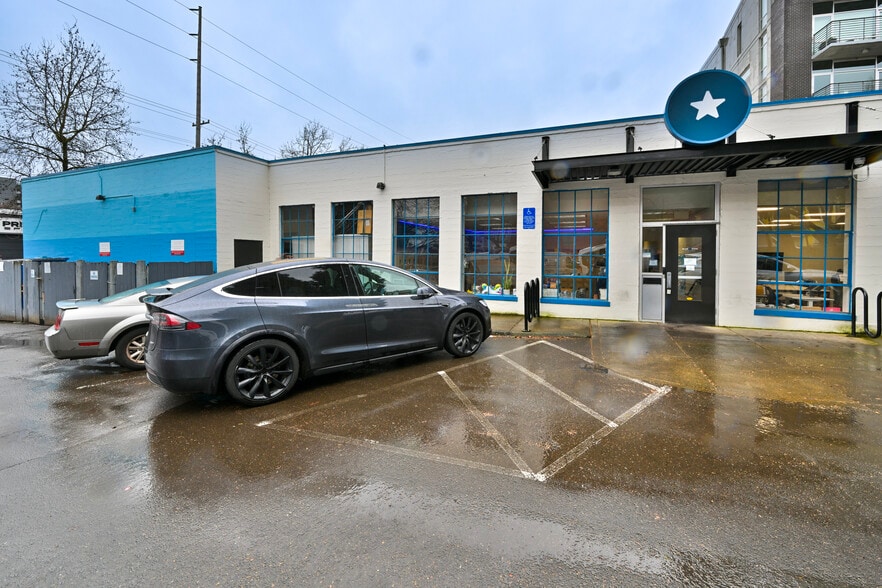 1701 SW Jefferson St, Portland, OR for lease - Building Photo - Image 2 of 14