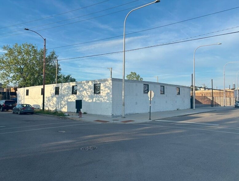 2048 W Hubbard St, Chicago, IL for lease - Building Photo - Image 1 of 12