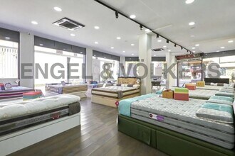 Retail in Barcelona, Barcelona for lease Interior Photo- Image 2 of 6