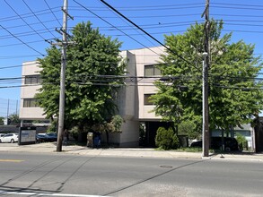 111 Grand Ave, Palisades Park, NJ for lease Building Photo- Image 1 of 7