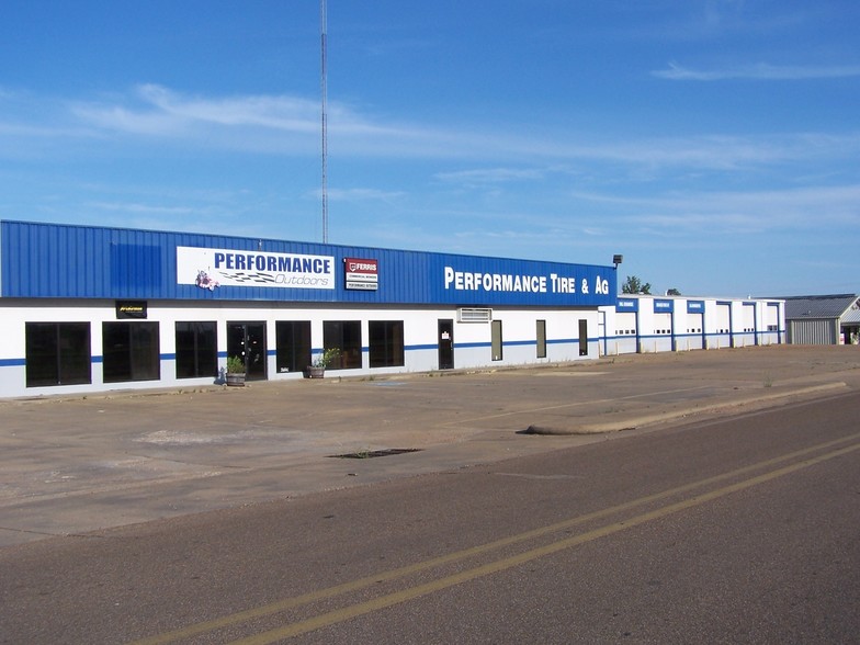 712 Highway 82 W, Greenwood, MS for sale - Primary Photo - Image 1 of 1