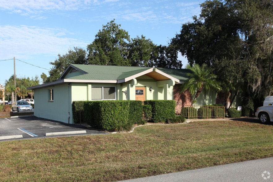 795 Crestview Cir, Port Charlotte, FL for lease - Primary Photo - Image 1 of 19
