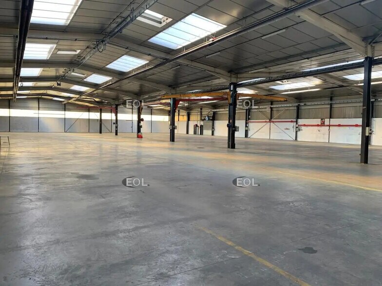 Flex in Chaponost for lease - Interior Photo - Image 3 of 9