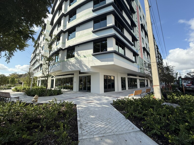 950 NE 124th St, North Miami, FL for lease - Building Photo - Image 3 of 12