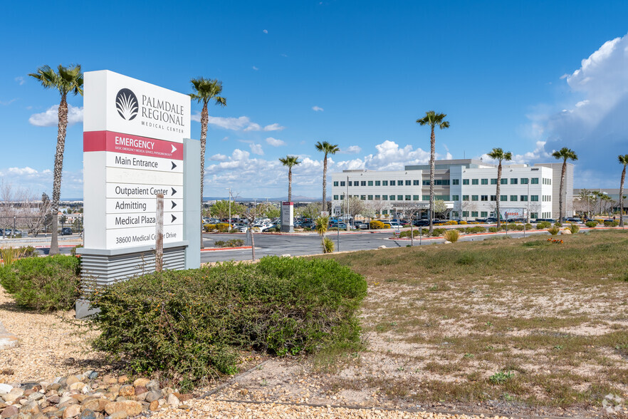 38660 Medical Center Dr, Palmdale, CA for lease - Building Photo - Image 2 of 7