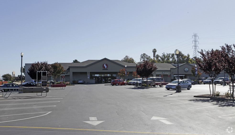 100-170 Robles Dr, Vallejo, CA for lease - Primary Photo - Image 1 of 6