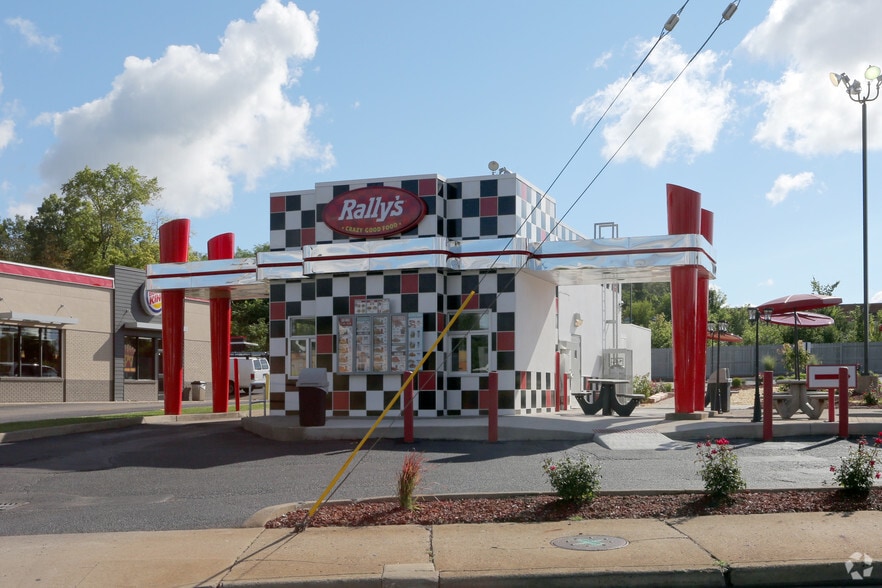 3000 Cleveland Ave NW, Canton, OH for lease - Primary Photo - Image 1 of 3