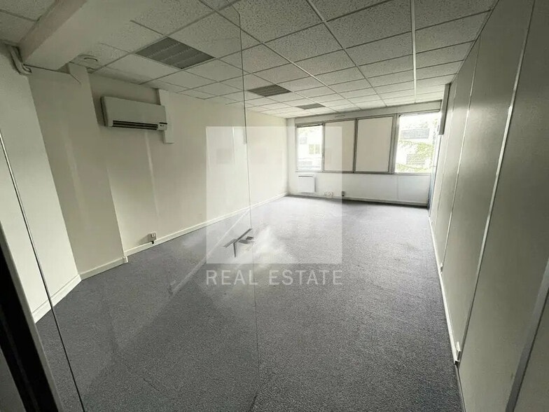 Office in Lissieu for sale - Interior Photo - Image 3 of 5