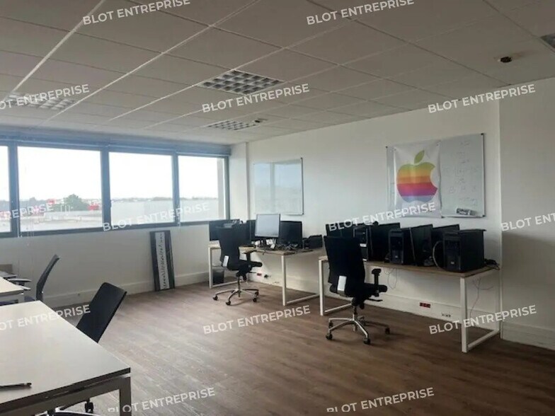 Office in Vannes for sale - Building Photo - Image 3 of 7