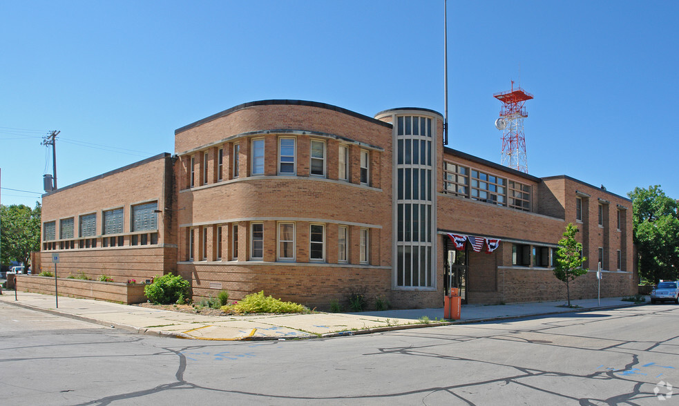 740 College Ave, Racine, WI for sale - Primary Photo - Image 1 of 7