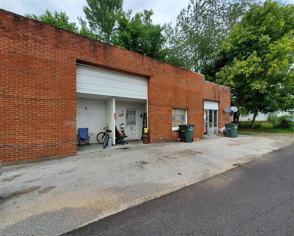 620 W 5th St, Tompkinsville, KY 42167