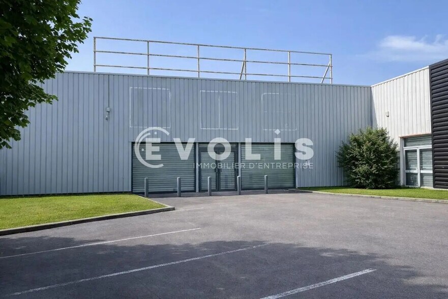 Retail in Amiens for lease - Building Photo - Image 2 of 5