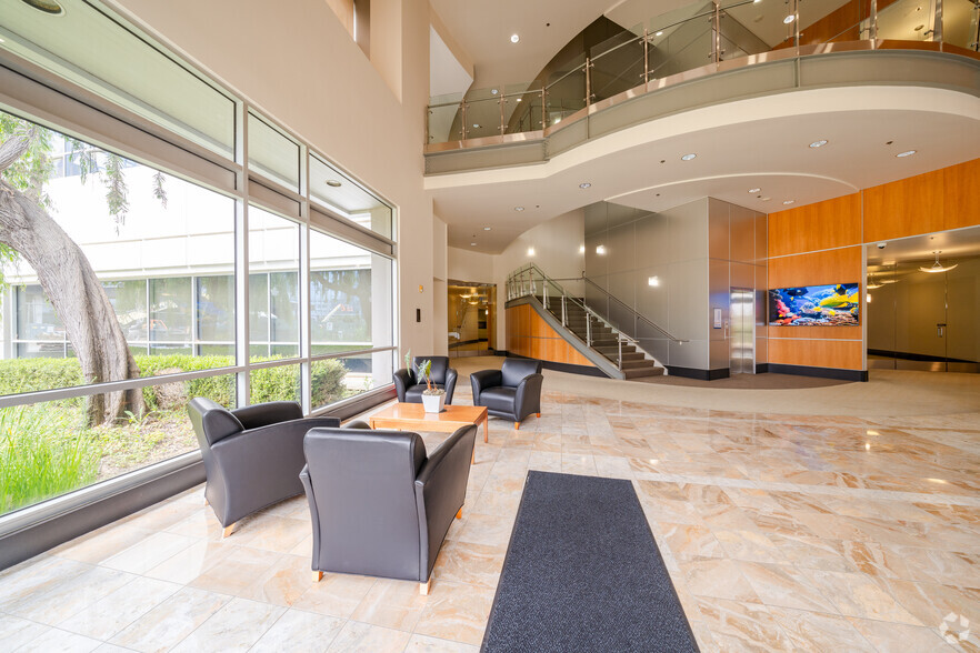 901 Gateway Blvd, South San Francisco, CA for lease - Lobby - Image 3 of 15