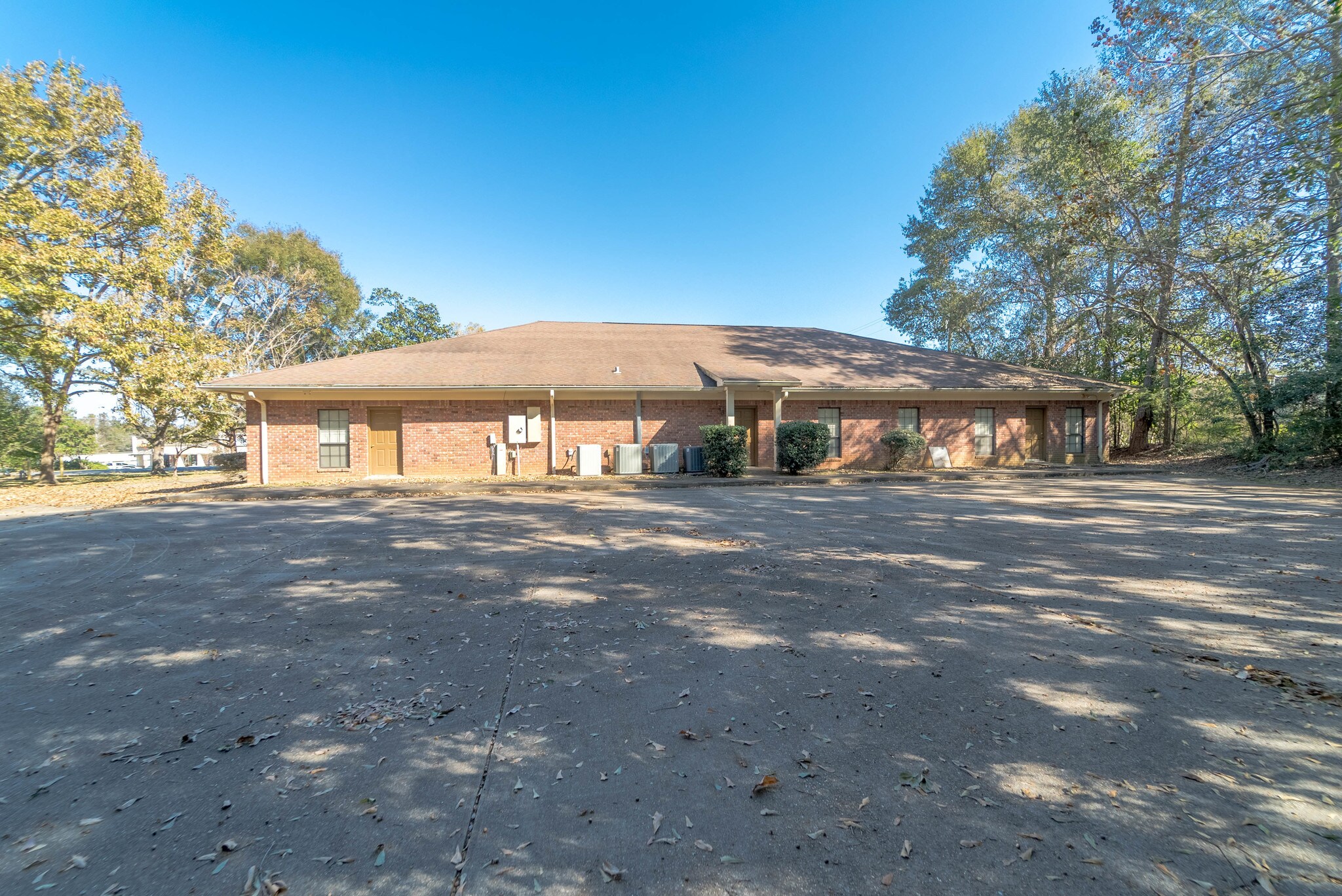 1222 S Main St, Poplarville, MS 39470 Poplarville Office Building