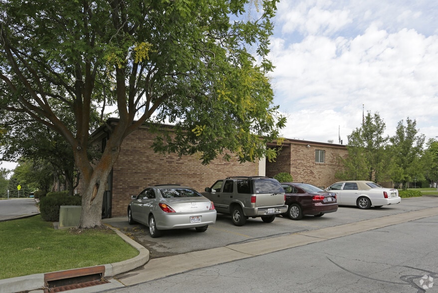 845 S Main St, Bountiful, UT for lease - Building Photo - Image 2 of 19