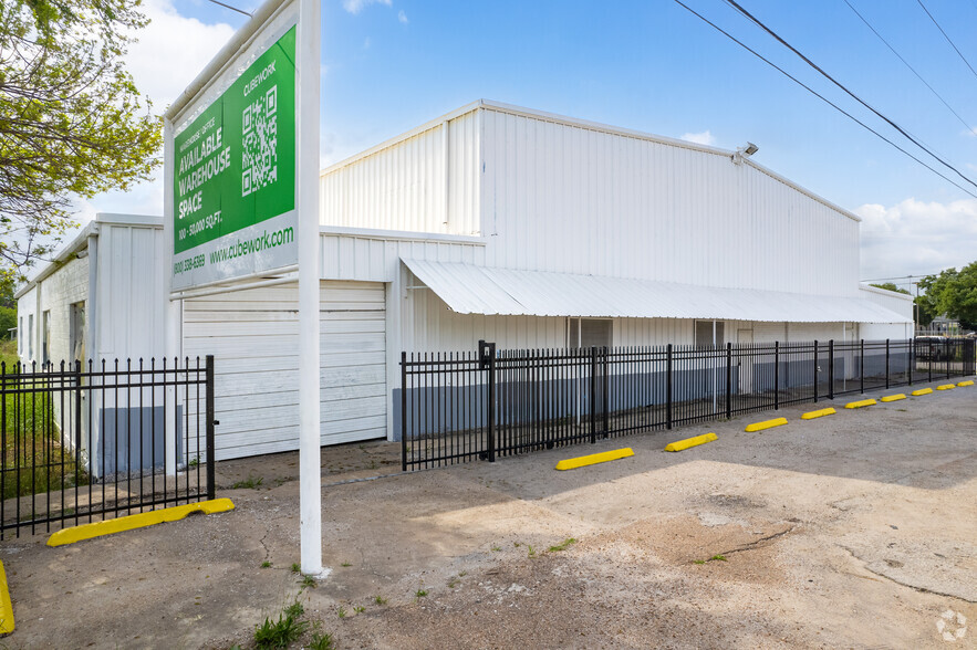 5025 Jensen Dr, Houston, TX for lease - Building Photo - Image 1 of 18