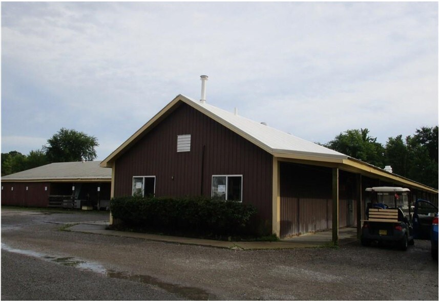 4273 Pymatuning Lake Rd, Andover, OH 44003