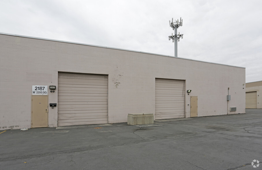 2185-2201 W 2200 S, Salt Lake City, UT for lease - Building Photo - Image 3 of 3