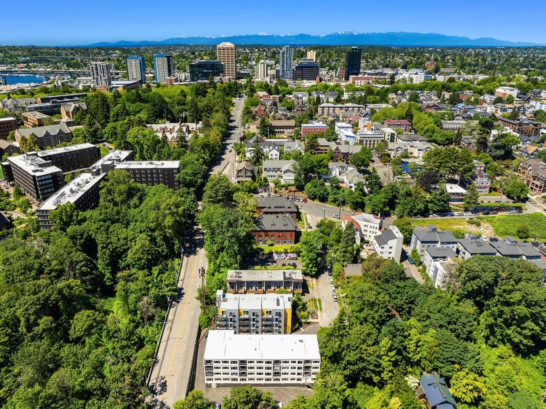 University District 47-Unit Portfolio portfolio of 2 properties for sale on LoopNet.com - Building Photo - Image 3 of 7