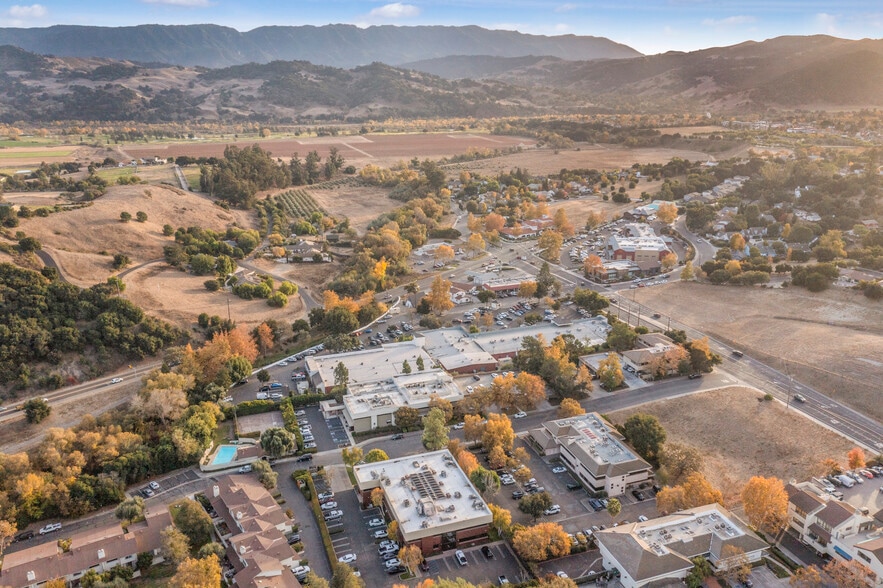 2029 Village Ln, Solvang, CA for sale - Building Photo - Image 3 of 32