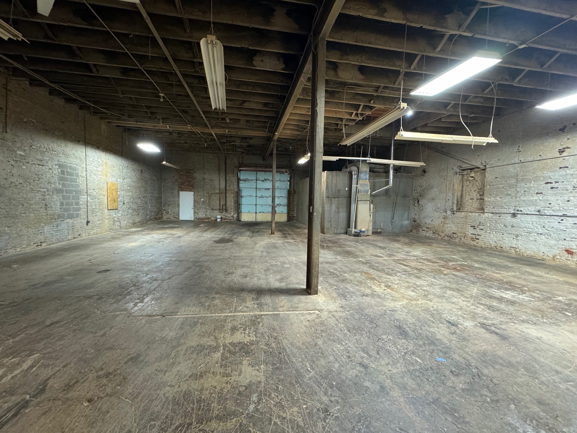 2125 Indiana Ave, Kansas City, MO for lease Interior Photo- Image 1 of 3