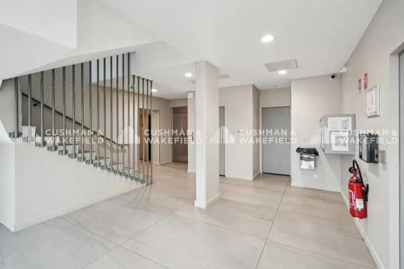 5-7 Chemin Du Tronchon, Dardilly for lease - Lobby - Image 2 of 2